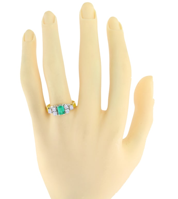 Foto 4 - Eleganter Diamanten-Ring mit Spitzen-Smaragd, S5500
